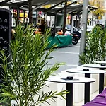 Hotel & Monsigny
