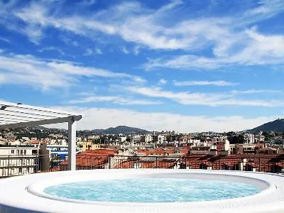 Hotel & Monsigny 3*