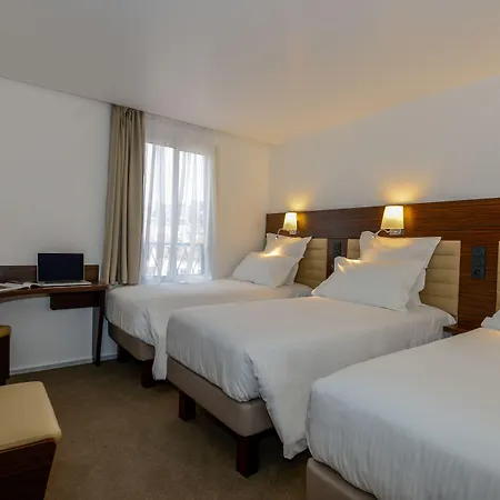 Hotel & Monsigny 3*