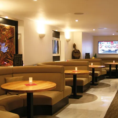 Hotel & Monsigny 3*