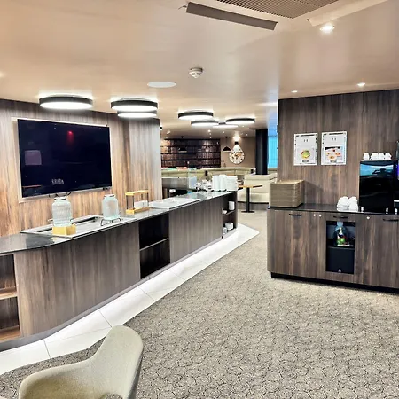 Hotel & Monsigny 3*
