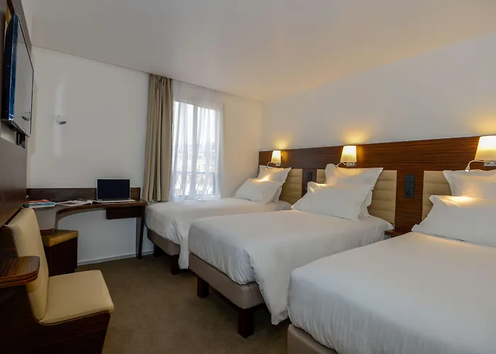 Hotel & Monsigny 3*