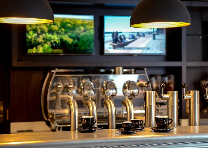 Hotel & Monsigny Nice