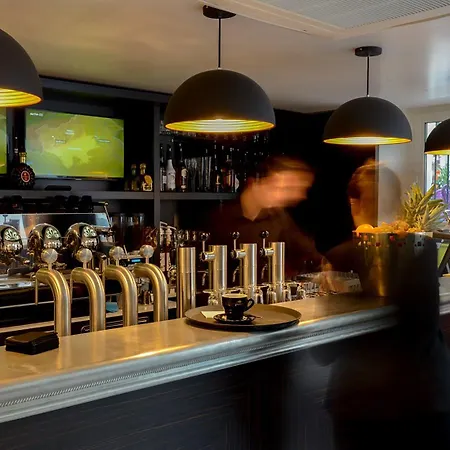 Hotel & Monsigny 3*